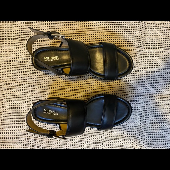 Michael Kors platform wedges - Picture 3 of 5